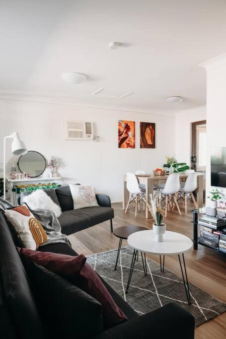 Stylish Family Bliss & Spa Heaven - The Gleam Dubbo Exteriör bild